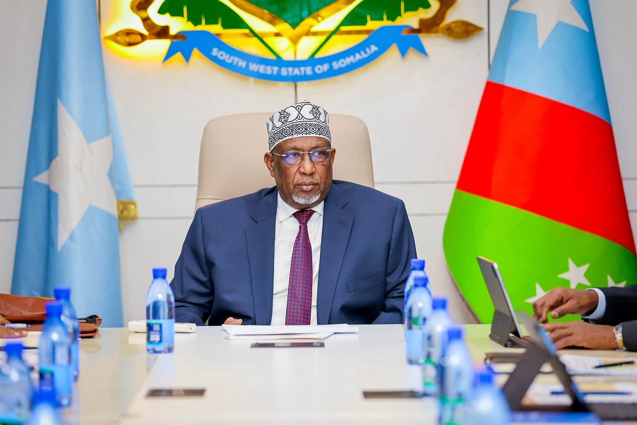 Aadan Madoobe oo dalab u gudbiyay DF.jpg